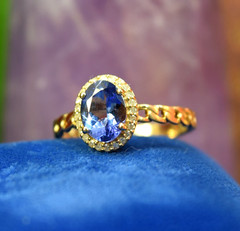 Vintage 14K Gold Tanzanite Diamond Halo Ladies Ring sz 7.25