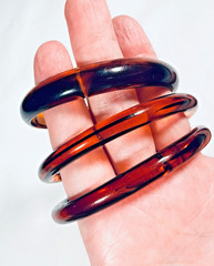 Vintage 1960s/1970s Rootbeer Tortoiseshell Lucite Bangle Bracelets – Stack of 3