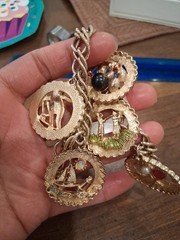 Vintage Gold Tone Sports Charm Bracelet 7″ Sailing, Skiing, Bowling, Golf…
