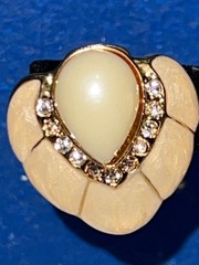 Vtg Shell Shaped Creamy Beige Clip-on Earrings w/ Faux Pearl & Rhinestones