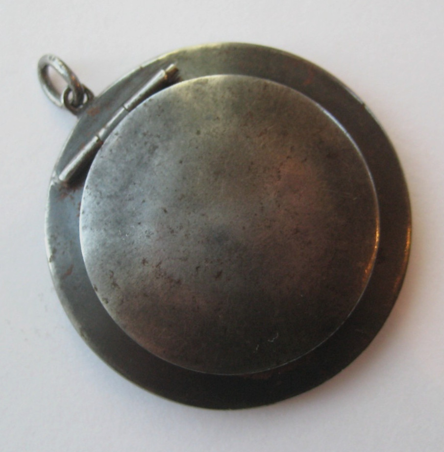 VINTAGE Silver Metal Rosary~Trinket~Keepsake LOCKET PENDANT Opens