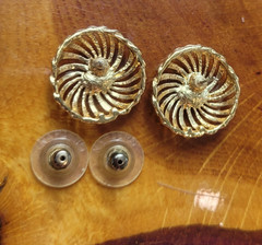 Vintage Earrings Pinwheel Gold-Tone Pierced Post 7/8 Inch