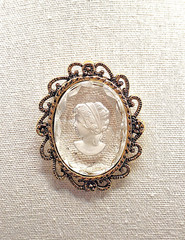 Vtg RARE Left Facing Gold-tone Oval Beveled Glass Intaglio Cameo Brooch Pendant