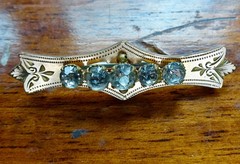 Lovely Antique Victorian rose gold and glass etched bar brooch