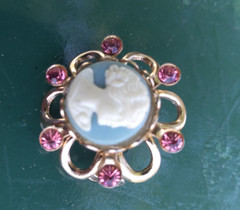Vintage Victorian Style Cameo Brooch 1in Pink Rhinestone Gold Tone