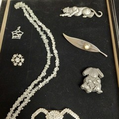 60 Piece Vintage-Now Jewelry Lot Necklaces Bracelets Brooches Earrings