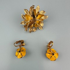 Vintage Yellow Enamel Flower Brooch Dangle Earrings Set Gold Tone Cabbage Rose
