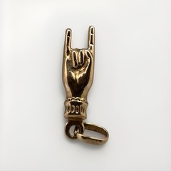 Vintage 18K YELLOW GOLD HAND GOOD LUCK CHARM PENDANT ITALY ‘50’s Rock On “750”