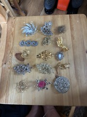 Vintage Brooch Jewelry Lot Estate Flowers Cats Turtle Rhinestones Sparkles #1