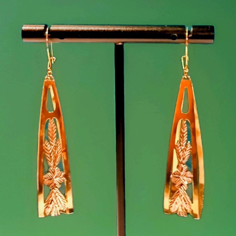 10K Solid Yellow Gold Earrings 3.9 Grams 2 1/2″ Long 1/2 ” Wide