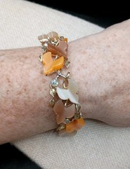 THERMOSET PLASTIC Bracelet Vintage Molded Leaf Gold Tone Fall AB Crystal 7 in