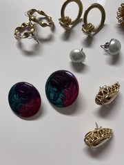 VINTAGE COSTUME JEWELRY 7 PAIRS Of Earrings, Necklace Assorted Gold Lot