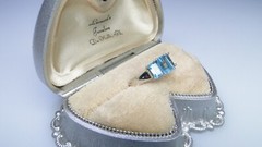 🌟Elegant 10K White Gold Ring w Trio of Blue Topaz Stones sz 7