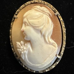 800 Silver Gold Vermeil Frame, Vintage Shell Cameo Pendant: Brooch!! Beautiful!!
