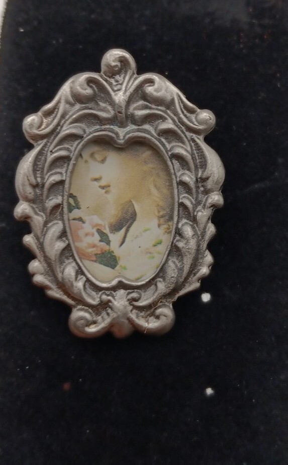 1- 3/4″ Pewter Pin photo holder brooch