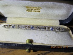 14k Gold Bar Pin Brooch With 3 Round Sapphires W Blue VTG Tiffany Box 4.5 grams