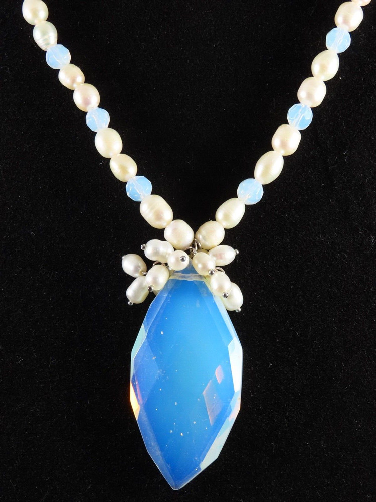 VTG CREAM PEARL NECKLACE Moon Glow Opalite Pendant BEADED w/CLUSTER ACCENT Blue