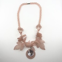 VTG Frosted Pink Lucite Cluster Flowers Leaf Statement Beaded Necklace 17”