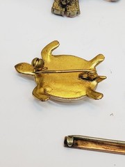 Vintage Brooch Estate Jewelry Brooch Lot For Repair!(26)
