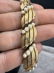 Vintage Trifari Bracelet Faux Pearls Gold Tone 7″ Signed READ