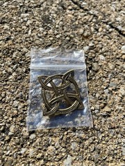 VINTAGE CELTIC KNOT GOLD TONE BROOCH/PIN SIGNED MMA 1982 / FROM NYC