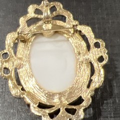 Vintage Cameo Brooch 2.25 In