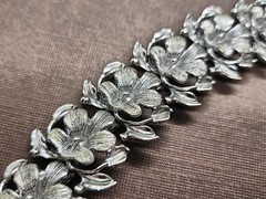 Vintage 1950’s-1960’s? Rhodium Plated Flower Plaque Link 7″ Costume Bracelet