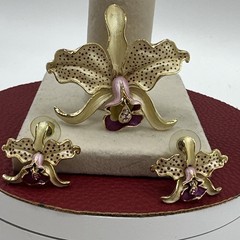 RUCCINI Vtg Orchid Set of Brooch and Earrings. See pics.