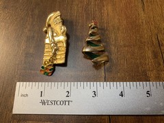 Vintage 20PC Lot Of Christmas Brooches, Pins, Button Covers, And Accent Pieces