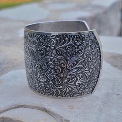 Vintage Sarah Coventry Silver Tone Wide Floral Etched Cuff Bracelet 6.5