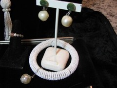 LOT P21 – 8 pc VINTAGE PEARL & SEED BEAD NECKLACE EARRINGS BRACELET RING CLUTCH
