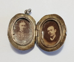 ANTIQUE VICTORIAN NIELLO CHECKERBOARD ORIGINAL PHOTOS LOCKET PENDANT