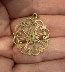 Vintage 10K Gold Filigree Floral Pendant – Two-Tone Openwork Estate Jewelry