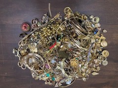 7.14 Pound Gold Tone Vintage To Modern Costume Jewelry Lot 100+ Pieces (K)