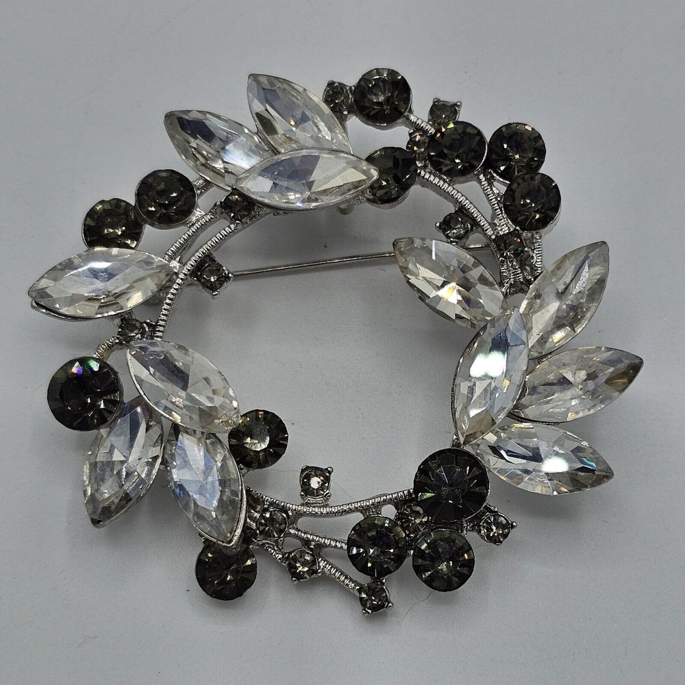 (679) Vintage 1950 Marquee Black Round Clear Rhinestone Wreath Brooch Foil Back