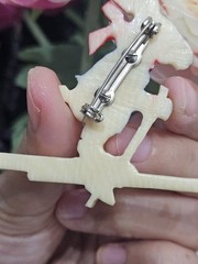 [COLLECTOR] Hand Carved & Hand Painted Skiing Rabbit Pin Brooch – NOT MOLDED