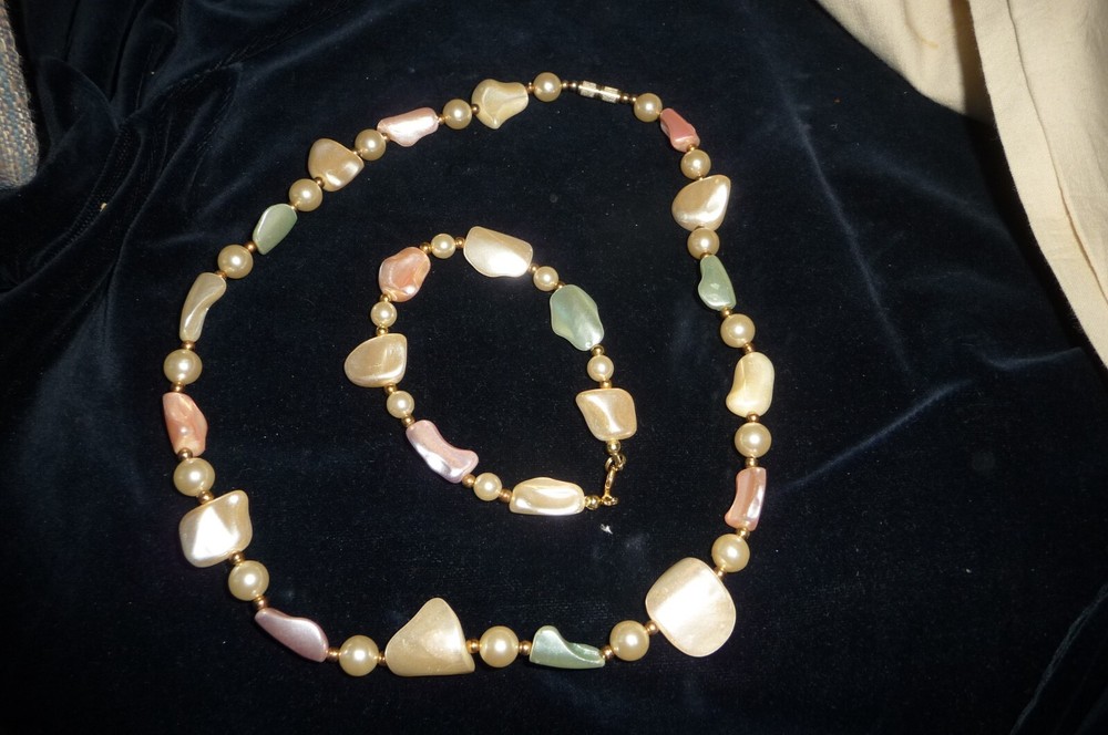AF#7/6X vtg NECKLACE 8″L BRACELET 6″ L SET FAUX PEARLS POWDER BLUE PINK WHITE
