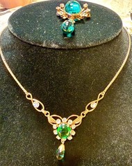 VTG.Van Dell 12K GF Emerald Green Glass Rhinestone Necklace Fur Clip Brooch Set