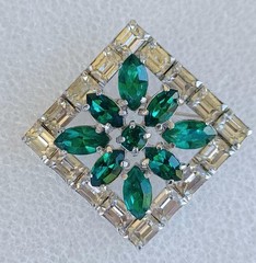 Vtg Juliana Style Green and Clear Crystal Rhodium Plated Brooch