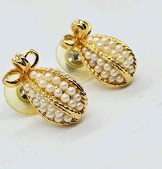 Joan Rivers Gold Tone Faux Bead Pearl Egg Earrings Pierced Vintage .75 in