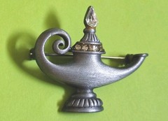 Vintage AJC Signed GENIE’S LAMP w/ Clear Stones Brooch In Pewter