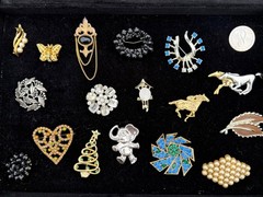Vintage Brooch Lot of 18 – Rhinestone, Figural, Christmas, Horse, Faux Pearl