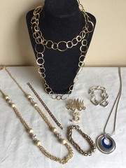 Vintage Mixed Lot Of 8 Contemporary Rhinestone Womens Costume Fashion Jewelry