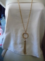 PENDANT GOLD TONE CIRCLE W CHAIN TASSEL ON CHAIN NECKLAC #16/8