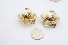 Vintage Clip On Earrings Gold Tone Rhinestone Flower V4