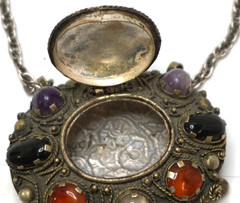 VINTAGE SAJAI NECKLACE PURSE MULTI GEMSTONES CABOCHONS HINGED COMPARTMENT 26in