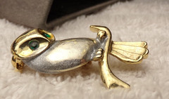 VTG TAIWAN 60’S SILVER GOLD TONE GREEN CRYSTAL RHINESTONE BARN OWL BIRD PIN 1″+