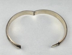 Vintage 10mm Tarnished Sterling Silver Hinged Bangle Bracelet 7″