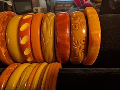 20 Vintage Bakelite Orange Bracelets! Carved – End Of The Day – Awesome Lot!