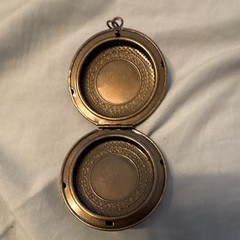 Round Hinged Photo Locket Pendant, Gold Color Metal, No Stone, Unisex Adults